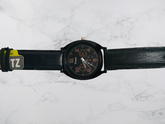 Classic Analog Men’s Watch – Timeless Elegance